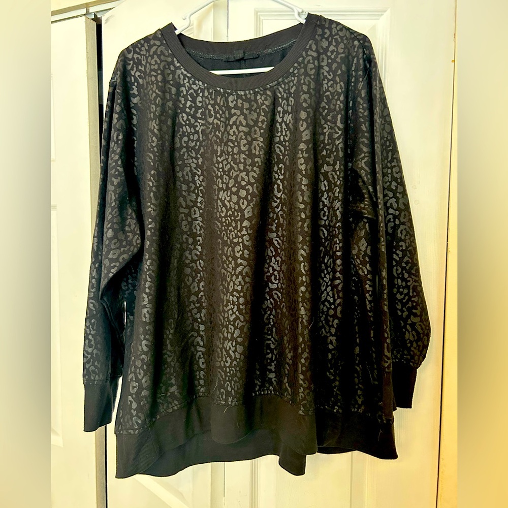 Black leopard print sweatshirt